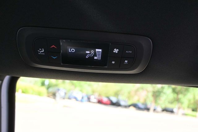 2025 Chrysler Voyager LX FWD - 22898107 - 24