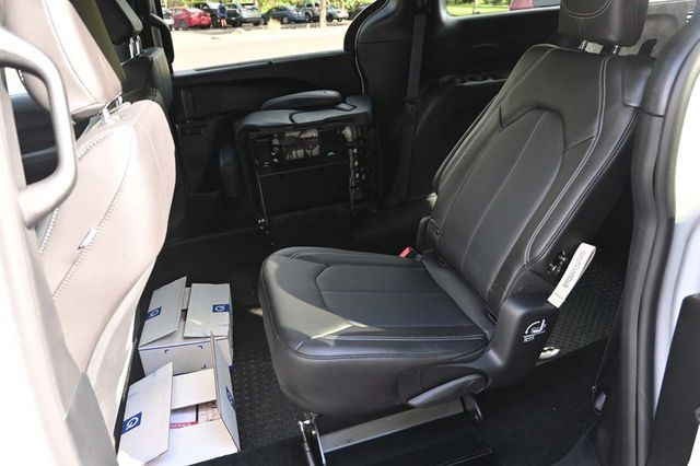 2025 Chrysler Voyager LX FWD - 22898107 - 25