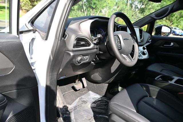 2025 Chrysler Voyager LX FWD - 22898107 - 27