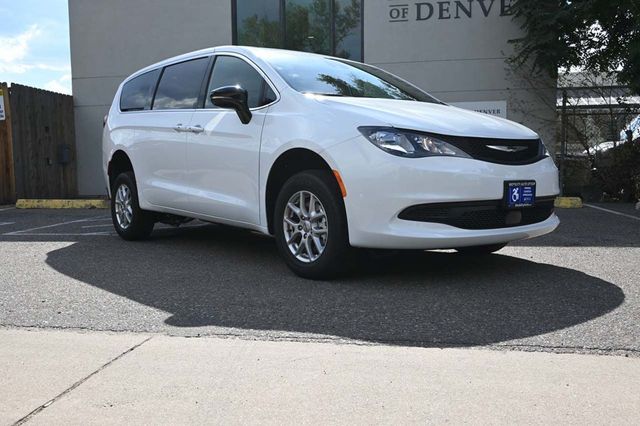 2025 Chrysler Voyager LX FWD - 22898107 - 2