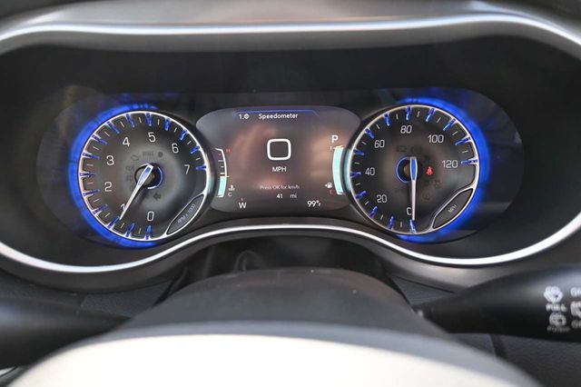 2025 Chrysler Voyager LX FWD - 22898107 - 32