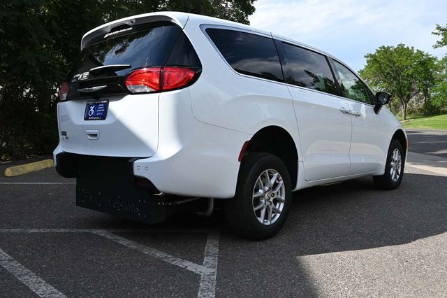 2025 Chrysler Voyager LX FWD - 22898107 - 4