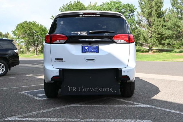 2025 Chrysler Voyager LX FWD - 22898107 - 5