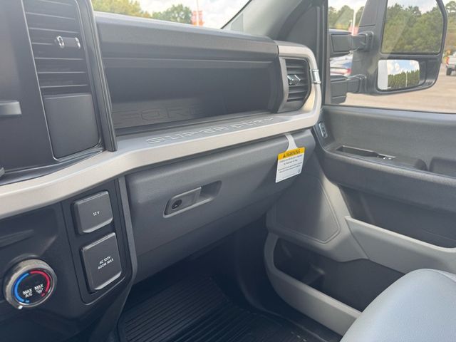 2025 Ford Super Duty F-550 DRW  - 22901274 - 42