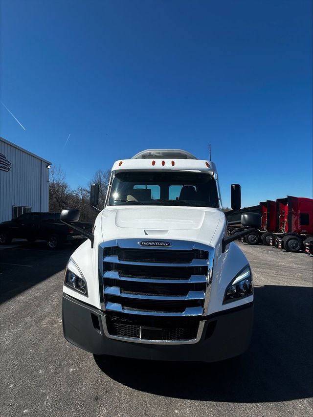 2025 Freightliner CASCADIA CA126 - 22795608 - 1
