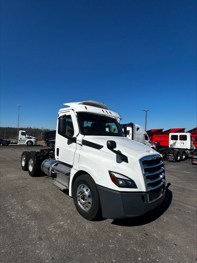 2025 Freightliner CASCADIA CA126 - 22795608 - 2