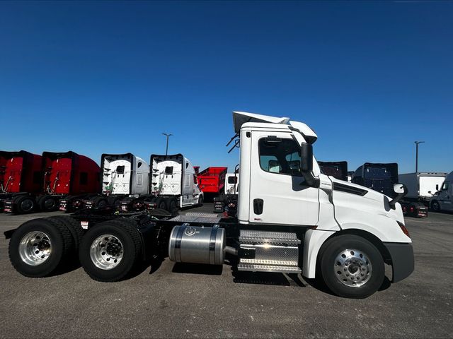 2025 Freightliner CASCADIA CA126 - 22795608 - 3