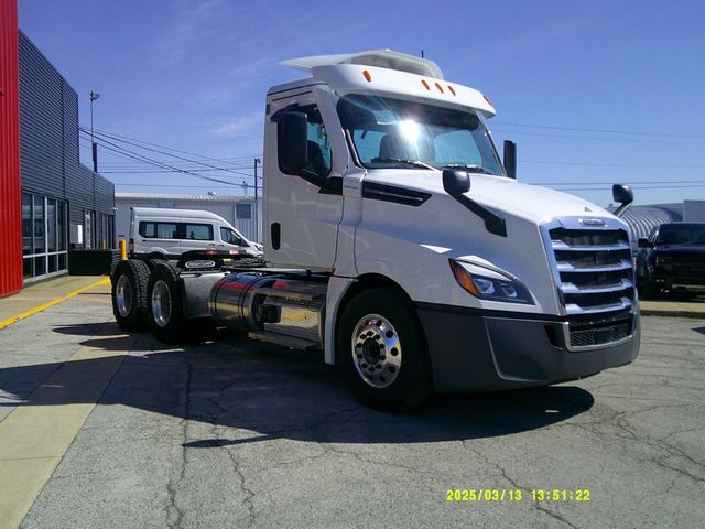 2025 Freightliner Cascadia PT126DC  - 22794257 - 2