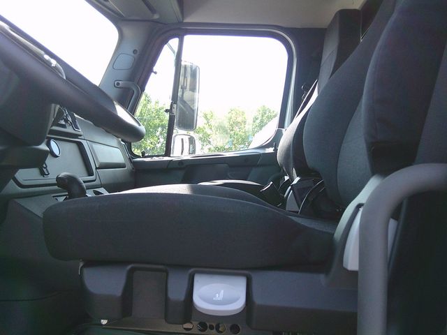 2025 Freightliner M2-106 2025 FREIGHTLINER 26' BOX TRUCK - 22915138 - 8