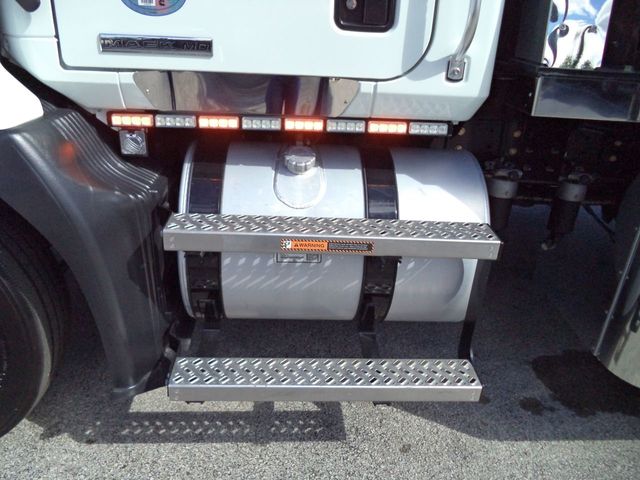 2025 Mack MD6 w/ Jerr-Dan 22ft Enclosed Shark TowBox Carrier Rollback - 22197267 - 45