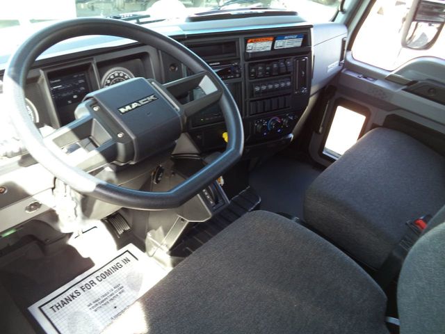 2025 Mack MD6 w/ Jerr-Dan 22ft Enclosed Shark TowBox Carrier Rollback - 22197267 - 52