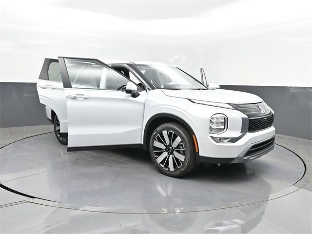 2025 Mitsubishi Outlander SE FWD - 22884685 - 30