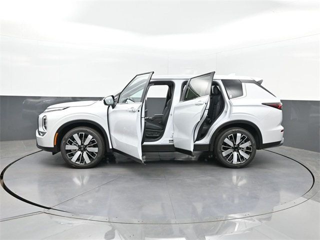 2025 Mitsubishi Outlander SE FWD - 22884685 - 31