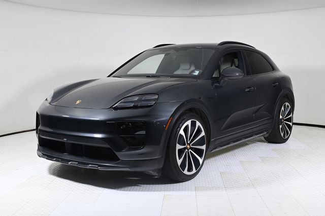 2025 Porsche Macan Base
