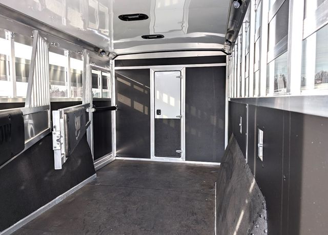2025 Shadow 4 Horse Pro RawHide with 15' Living Quarters  - 22778940 - 9
