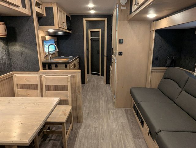 2025 Shadow 4 Horse Pro RawHide with 15' Living Quarters  - 22778940 - 14