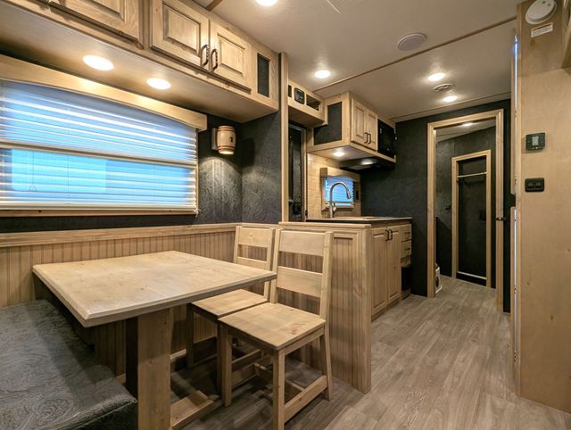 2025 Shadow 4 Horse Pro RawHide with 15' Living Quarters  - 22778940 - 15