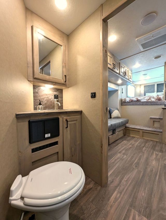 2025 Shadow 4 Horse Slant 10'6 Living Quarters SuperWide  - 22816038 - 18