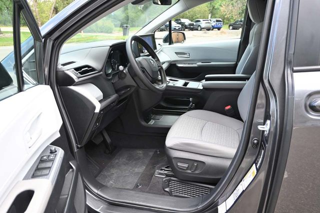 2025 Toyota Sienna LE FWD 8-Passenger - 22909619 - 12