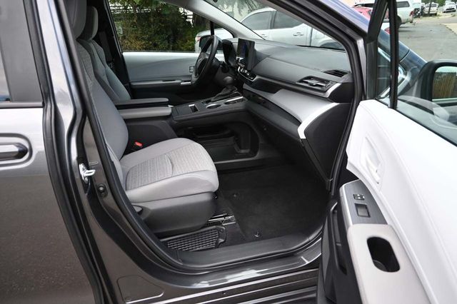 2025 Toyota Sienna LE FWD 8-Passenger - 22909619 - 14
