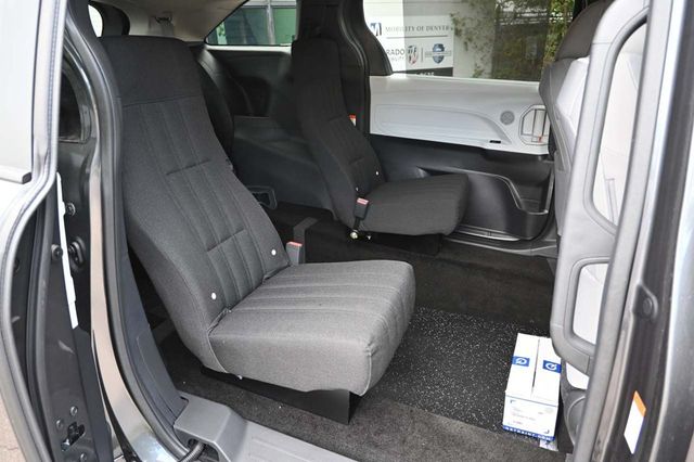 2025 Toyota Sienna LE FWD 8-Passenger - 22909619 - 16