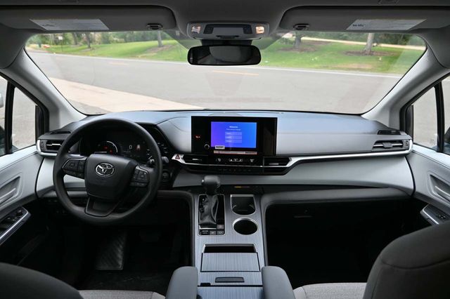 2025 Toyota Sienna LE FWD 8-Passenger - 22909619 - 20