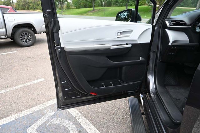 2025 Toyota Sienna LE FWD 8-Passenger - 22909619 - 25