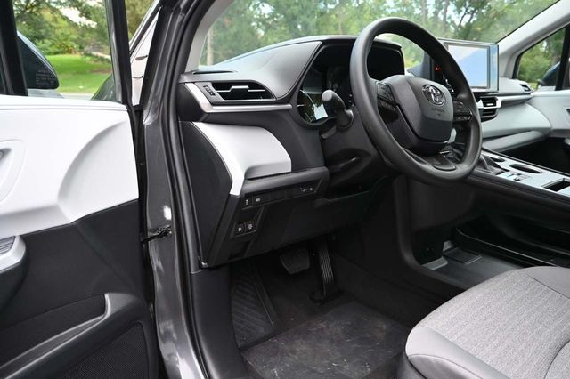 2025 Toyota Sienna LE FWD 8-Passenger - 22909619 - 26