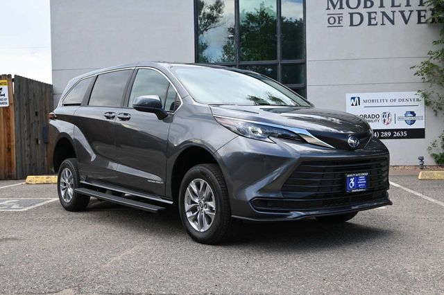 2025 Toyota Sienna LE FWD 8-Passenger - 22909619 - 2