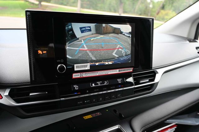 2025 Toyota Sienna LE FWD 8-Passenger - 22909619 - 32