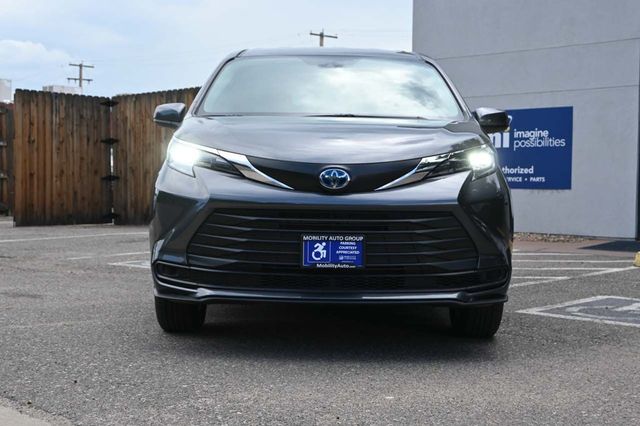 2025 Toyota Sienna LE FWD 8-Passenger - 22909619 - 3