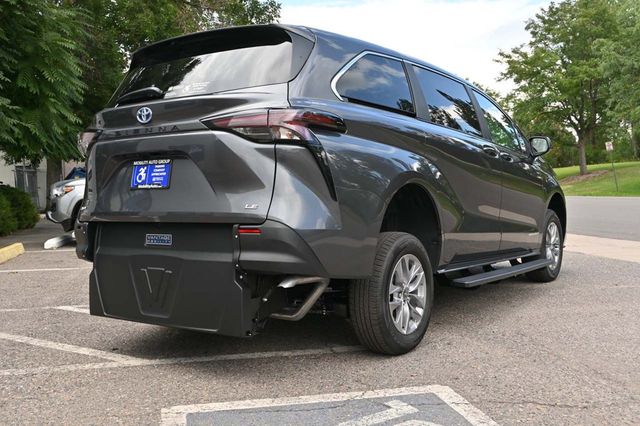 2025 Toyota Sienna LE FWD 8-Passenger - 22909619 - 5