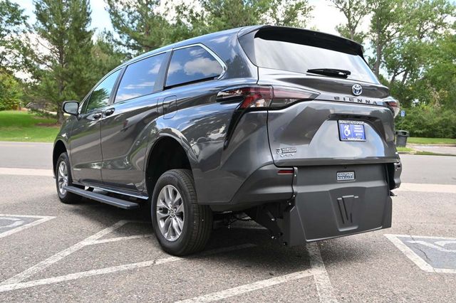 2025 Toyota Sienna LE FWD 8-Passenger - 22909619 - 7
