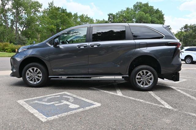 2025 Toyota Sienna LE FWD 8-Passenger - 22909619 - 8