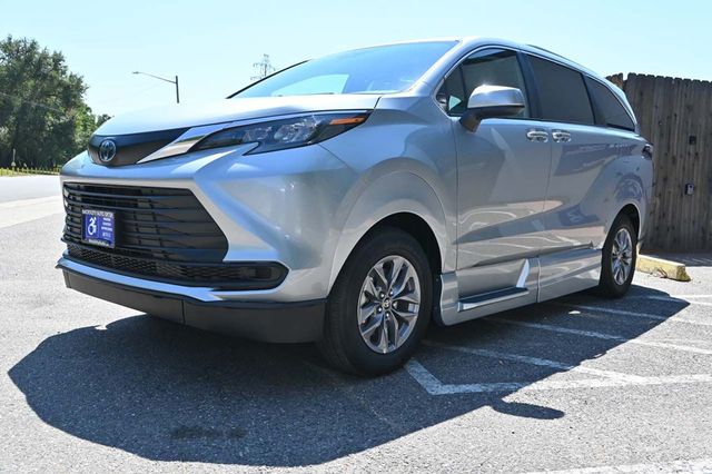 2025 Toyota Sienna LE FWD 8-Passenger - 22911143 - 9