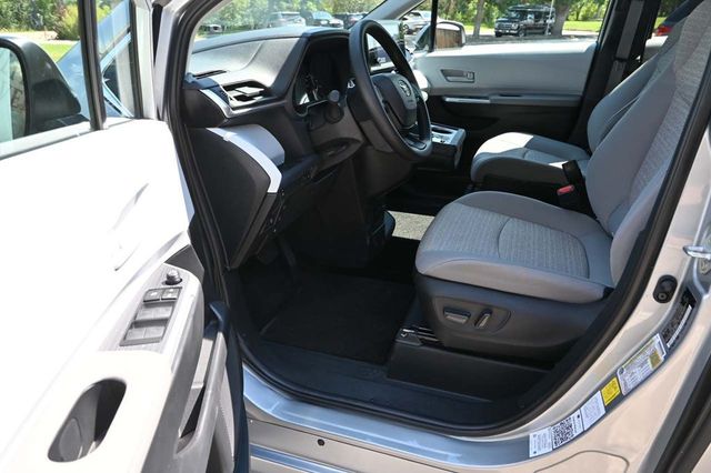 2025 Toyota Sienna LE FWD 8-Passenger - 22911143 - 12