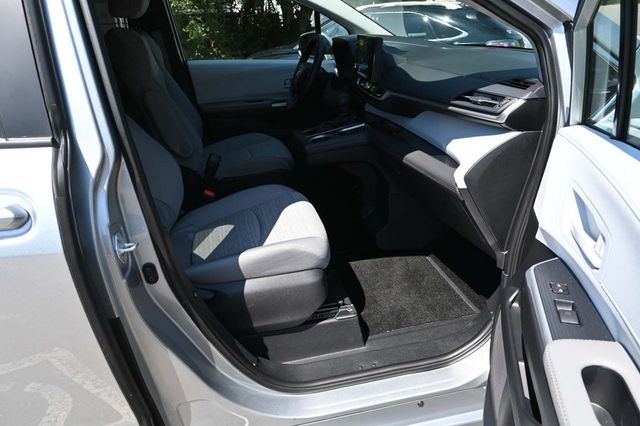 2025 Toyota Sienna LE FWD 8-Passenger - 22911143 - 14