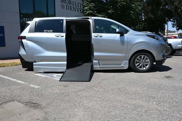 2025 Toyota Sienna LE FWD 8-Passenger - 22911143 - 16