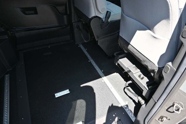 2025 Toyota Sienna LE FWD 8-Passenger - 22911143 - 18