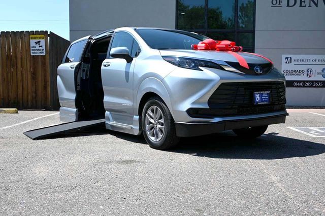 2025 Toyota Sienna LE FWD 8-Passenger - 22911143 - 1