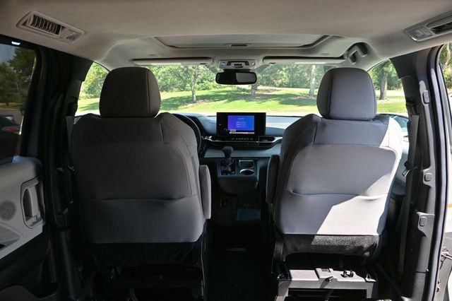 2025 Toyota Sienna LE FWD 8-Passenger - 22911143 - 19