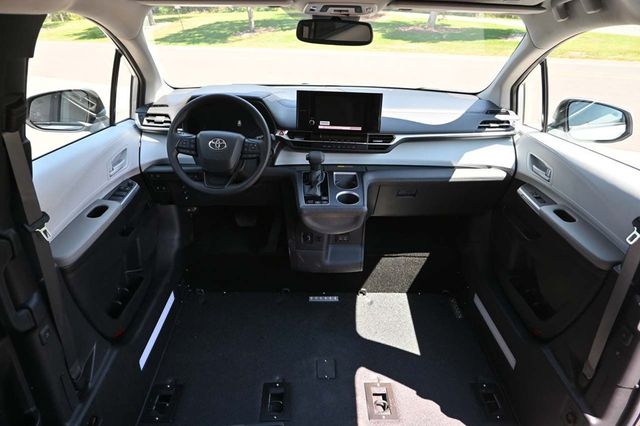 2025 Toyota Sienna LE FWD 8-Passenger - 22911143 - 20