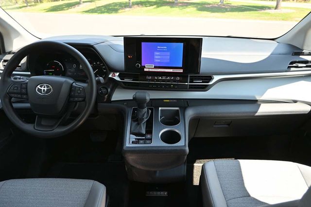 2025 Toyota Sienna LE FWD 8-Passenger - 22911143 - 21