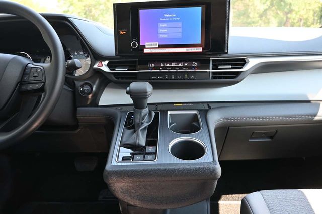2025 Toyota Sienna LE FWD 8-Passenger - 22911143 - 22
