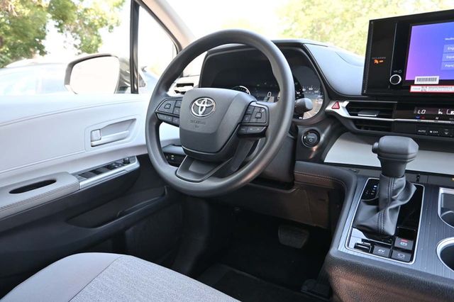 2025 Toyota Sienna LE FWD 8-Passenger - 22911143 - 23