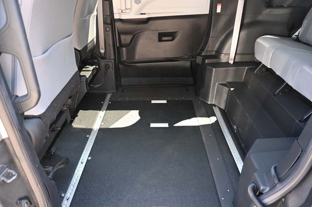 2025 Toyota Sienna LE FWD 8-Passenger - 22911143 - 25