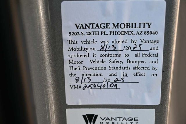 2025 Toyota Sienna LE FWD 8-Passenger - 22911143 - 32