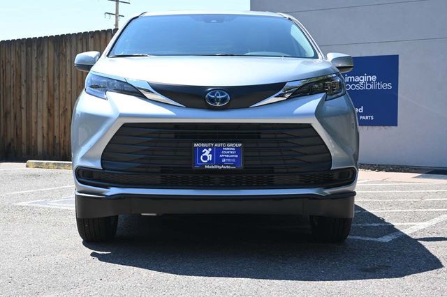 2025 Toyota Sienna LE FWD 8-Passenger - 22911143 - 3