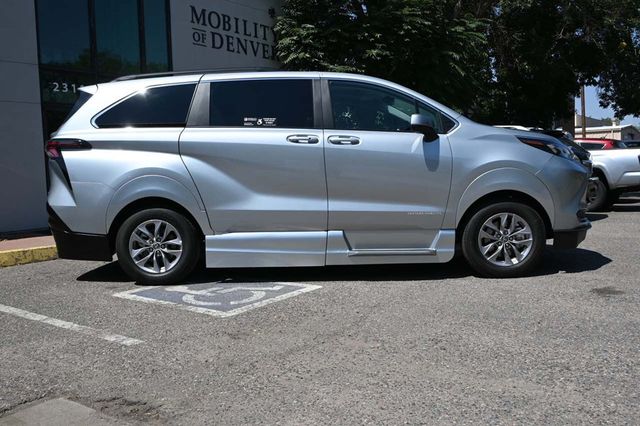 2025 Toyota Sienna LE FWD 8-Passenger - 22911143 - 4