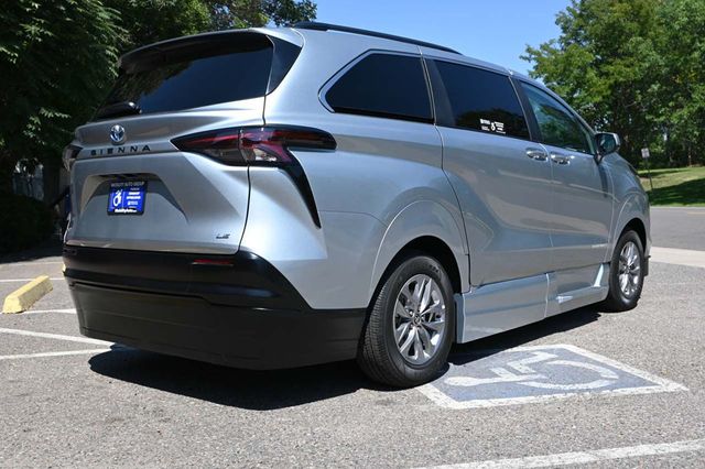 2025 Toyota Sienna LE FWD 8-Passenger - 22911143 - 5